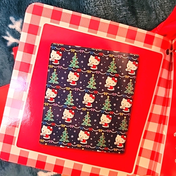 Hello Kitty Forest Green Holiday Christmas Plush Throw 60in x 70in NWT - Picture 5 of 6